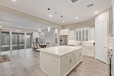 6528 E Morningside Dr, Phoenix, AZ 85054 photo 2