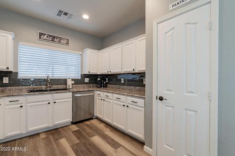 1081 E Parkview Ct, Gilbert, AZ 85295 photo 11