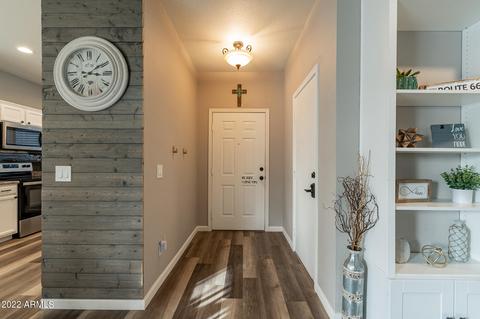 1081 E Parkview Ct, Gilbert, AZ 85295