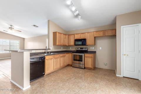 6909 S 11th Dr, Phoenix, AZ 85041 photo 9