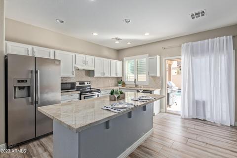 1907 S Falcon Dr, Gilbert, AZ 85295 photo 4