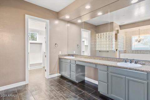 2821 E Branham Ln, Phoenix, AZ 85042 photo 19