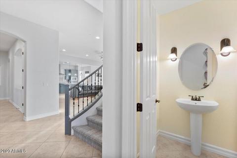 2821 E Branham Ln, Phoenix, AZ 85042 photo 24