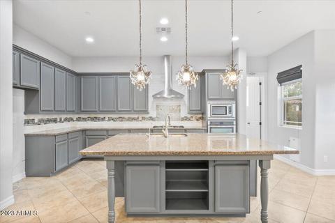 2821 E Branham Ln, Phoenix, AZ 85042 photo 9