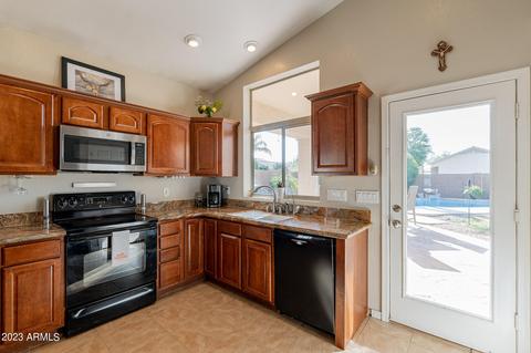 4045 W Hackamore Dr, Phoenix, AZ 85083 photo 9