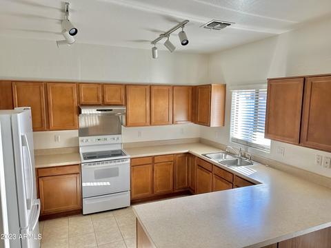 2737 E Schiliro Cir, Phoenix, AZ 85032 photo 4