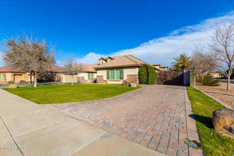 576 E Beauchamp Dr, Gilbert, AZ 85297 photo 2
