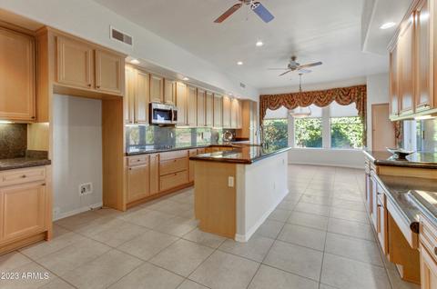 2722 E Gelding Dr, Phoenix, AZ 85032 photo 4