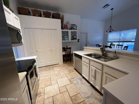 4122 E Topeka Dr, Phoenix, AZ 85050 photo 2