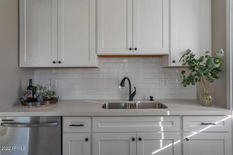 386 E Weldon Ave, Phoenix, AZ 85012 photo 2
