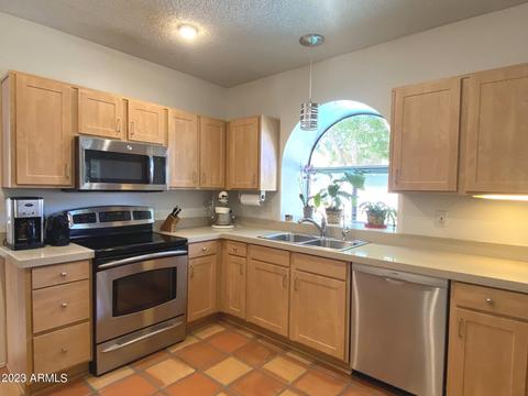 3642 E Summerhaven Dr, Phoenix, AZ 85044 photo 1