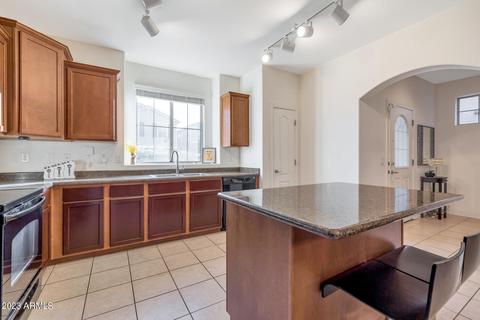 3768 E Kerry Ln, Phoenix, AZ 85050 photo 4