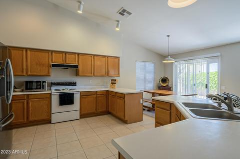 806 W Iris Dr, Gilbert, AZ 85233 photo 6