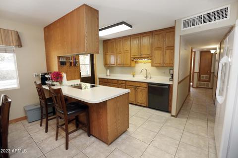 1017 Echo Ln, Phoenix, AZ 85020 photo 5