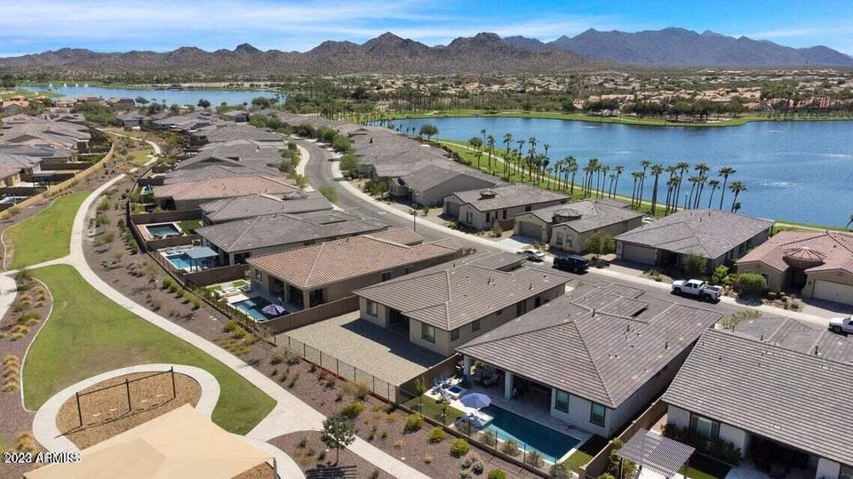  18210 W Hope Dr, Goodyear, AZ 85338 photo 2