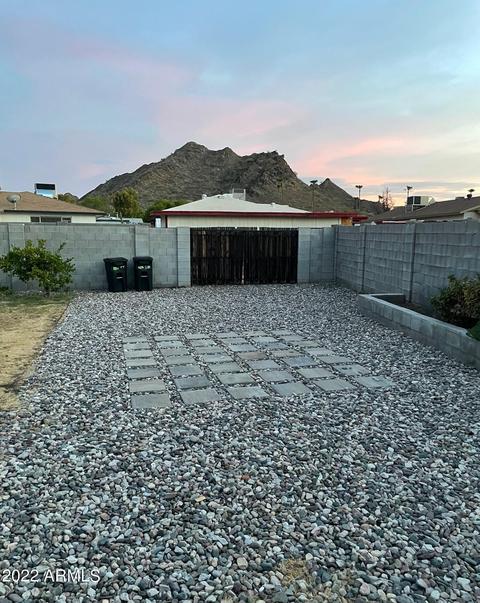 2233 E Laurel Ln, Phoenix, AZ 85028 photo 16