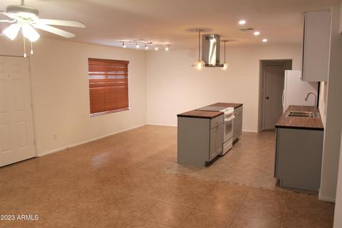2233 E Laurel Ln, Phoenix, AZ 85028 photo 4