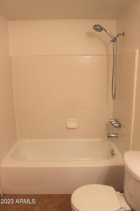 2233 E Laurel Ln, Phoenix, AZ 85028 photo 11