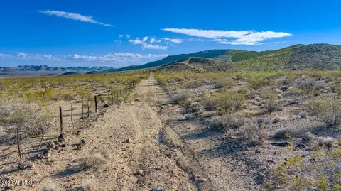 11850 N Joseph Rd #33, Dolan Springs, AZ 86441