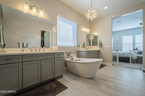 2939 E Crest Ln, Phoenix, AZ 85050 photo 31