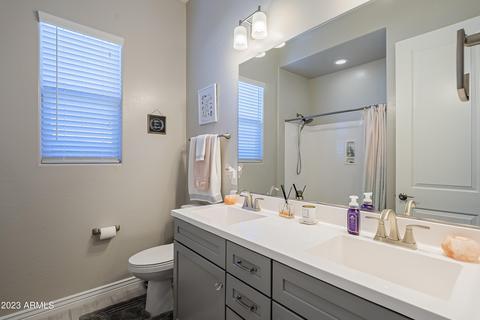 2939 E Crest Ln, Phoenix, AZ 85050 photo 35