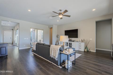 2939 E Crest Ln, Phoenix, AZ 85050 photo 8
