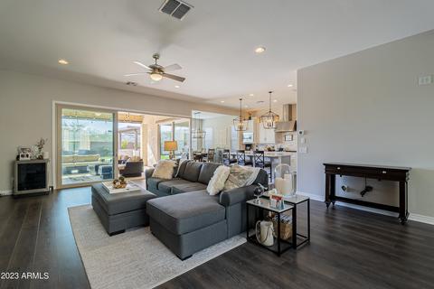 2939 E Crest Ln, Phoenix, AZ 85050 photo 11
