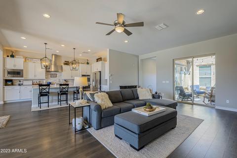 2939 E Crest Ln, Phoenix, AZ 85050 photo 9