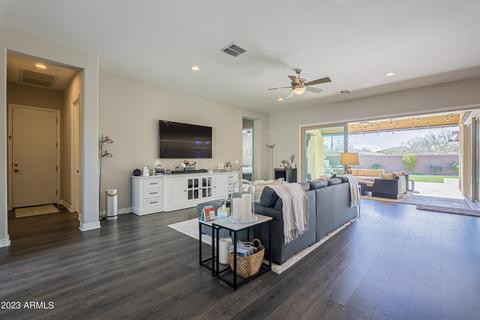 2939 E Crest Ln, Phoenix, AZ 85050 photo 12