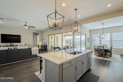 2939 E Crest Ln, Phoenix, AZ 85050 photo 21