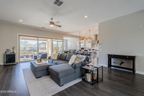 2939 E Crest Ln, Phoenix, AZ 85050 photo 10