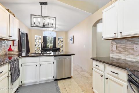 3402 E Kelton Ln, Phoenix, AZ 85032 photo 8