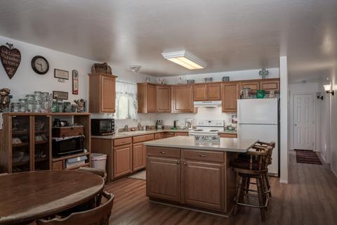 3325 Apache Dr, Overgaard, AZ 85933 photo 9