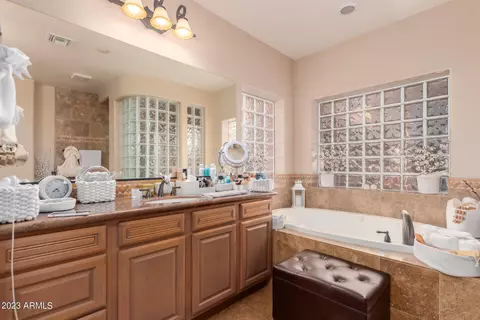 Bath - 4262 E Maplewood Ct, Gilbert, AZ 85297 photo 2 of 5
