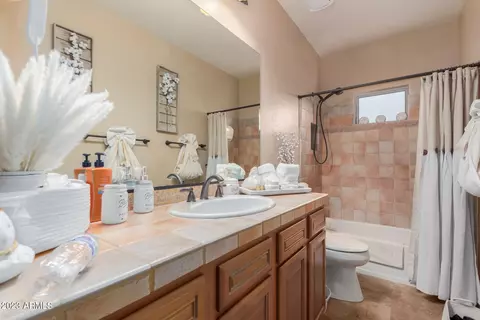 Bath - 4262 E Maplewood Ct, Gilbert, AZ 85297 photo 3 of 5