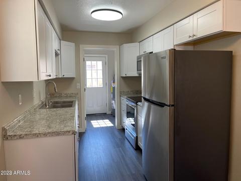 2859 E Capri Cir, Mesa, AZ 85204 photo 2