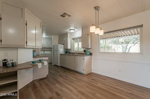 2542 E Oraibi Dr, Phoenix, AZ 85050 photo 10