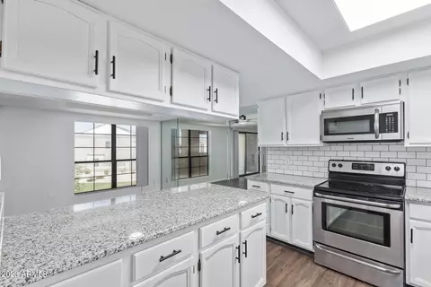 8302 N 21st Dr #L205, Phoenix, AZ 85021