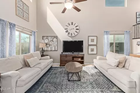 1035 W Spur Dr, Phoenix, AZ 85085