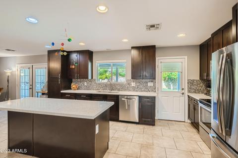 719 E Campus Dr, Tempe, AZ 85282 photo 7