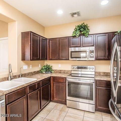 152 E Catclaw St, Gilbert, AZ 85296 photo 2