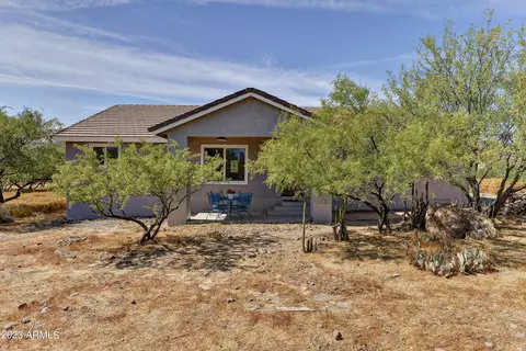 43208 N 12th St, New River, AZ 85087