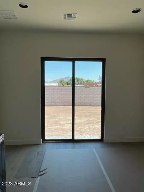 3927 E Ironside Ln, Gilbert, AZ 85298 photo 11