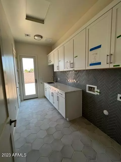 3927 E Ironside Ln, Gilbert, AZ 85298 photo 12