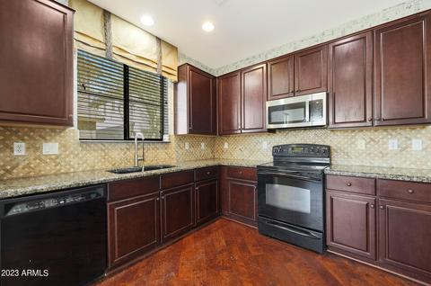 6837 S 7th Ln, Phoenix, AZ 85041 photo 11