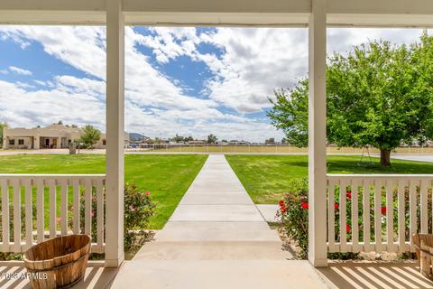 1696 E Country Ln, Gilbert, AZ 85298 photo 9