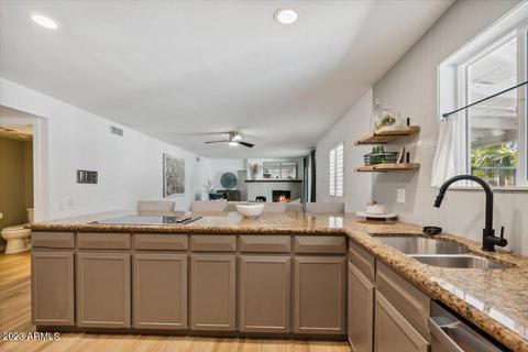 818 E Harmont Dr, Phoenix, AZ 85020 photo 8