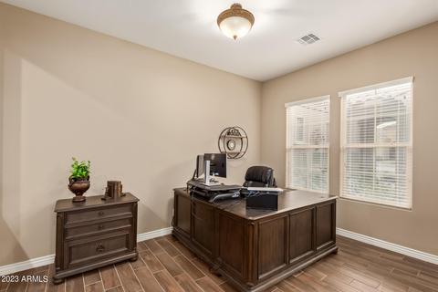 2204 E Tomahawk Dr, Gilbert, AZ 85298 photo 9