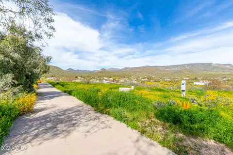 49251 N 11 Ave #1, New River, AZ 85087