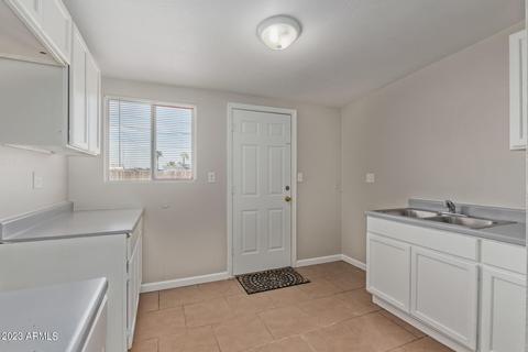 2554 E Wier Ave, Phoenix, AZ 85040 photo 5